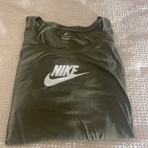 Nike tee